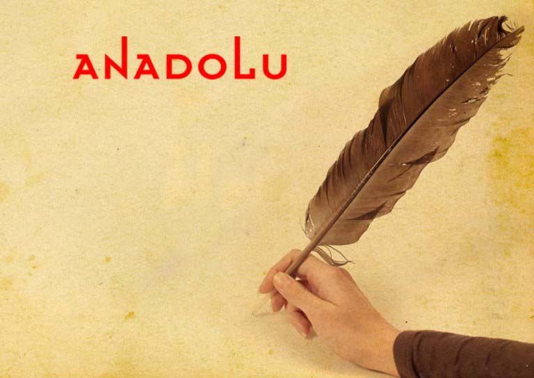 Kuş Tütü Tutan El Antalyada