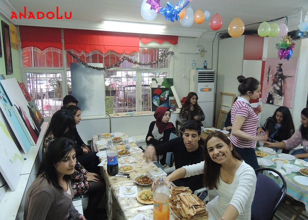 Antalyada Güzel Sanatlar Resim Kursları Atölyede Ders Sonrası Etkinlikler