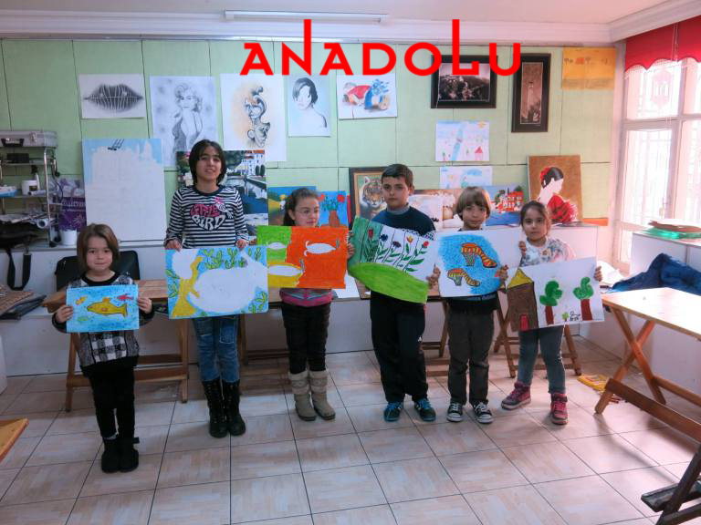 Çalışmalarını Yapan Çocuklar Antalyada