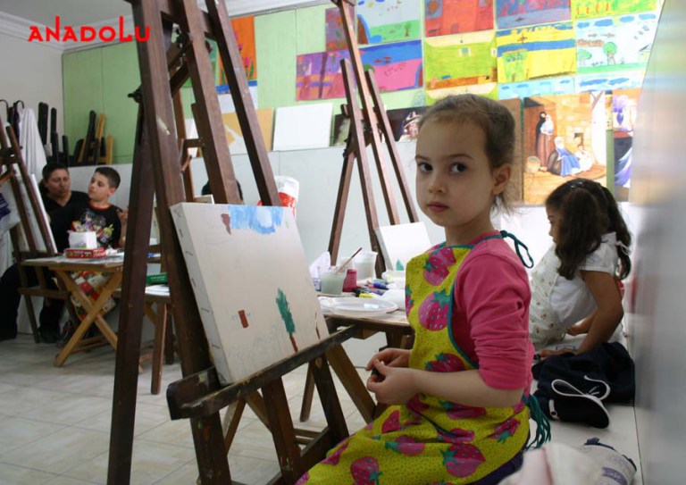 Yağlı Boya Çalışması Yapan Çocuklar Antalyada